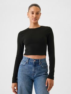 Soft cotton-blend knit cropped T-shirt.  Crewneck.  Long sleeves.  Fit: Stretch-to-Fit.  Slim & stretchy that forms to your shape.  Cropped, hits at the waist.  Models wearing Gap Black Long Sleeve Top, Cropped T Shirt, Knit Crop, Cute Fits, Fit Inspo, Crop Tshirt, Fitness Inspo, Full Sleeve, Black Long Sleeve