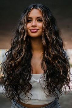 Dark Curly Hair, Highlight Ideas, Highlights Curly, Black Hair Balayage, Highlights Curly Hair, Chocolate Brown Hair Color, Perfect Hair Color, Dark Hair With Highlights, Colored Curly Hair