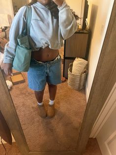 #uggbootsforwomen #uggs #essentials #fearofgod #totebagsideas #toteaesthetic #jorts #longshorts Mid Uggs Outfit, Basic Uggs Outfit, Outfits With Birkenstocks Clogs, Uggs Shorts, Ugg Lowmel Outfit, Mini Ugg Outfit, Uggs Aesthetic, Mini Uggs Outfit, Birks Outfit