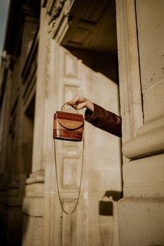 Advertising Bags, Shooting Bags, Creative Fashion Photography, Timeless Chic, Shoes Photography, Paris Mode, Fashion Photography Poses