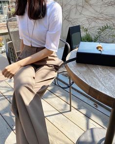 Diy Fashion Clothing, Brown Outfit, 2021 Fashion, Clothing Photography, Korean Girl Fashion, Korean Fashion Trends, Casual Work Outfits, Basic Outfits, Japan Fashion