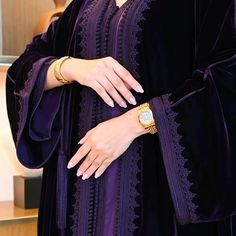 2-piece Moroccan caftan, in aubergine silk velvet and silk satin, worked with sfifa beldiya, âakad and decorated with pretty Moroccan tone-on-tone embroidery. The top of the kaftan is made of silk velvet and has a one-size-fits-all, standard size, making it ideal for all figures thanks to its Farasha cut. The bottom of the kaftan is made of satin, sleeveless and available in different sizes. Please choose your size based on the size chart. Ideal for any type of event. Ideal for all seasons of the year Caftan length: 1m48cm Made to order. PRODUCTION TIME: 2-3 weeks DELIVERY TIME: 2-5 days via FedEX 📸 PICTURES Listing photos are taken in natural light. Depending on your screen definition, colors may vary. Velvet Caftan Moroccan, Moroccan Kimono, Velvet Abaya, Velvet Caftan, Winter Abaya, Open Kimono, Moroccan Clothing, Kaftan Dresses, Moroccan Fashion