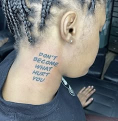 East Tattoo Ideas, Meanful Tattoos, Cute Hand Tattoos, Pretty Hand Tattoos, Black Girls With Tattoos, Pretty Tattoos For Women, Tattoos For Black Skin, Dope Tattoos For Women, Stylist Tattoos