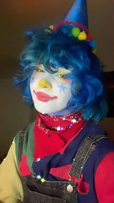 clowncore teehee Easy Halloween Clown Costumes, Clowncore Aesthetic Pfp, Silly Clown Costume, Clown Painted Pumpkin, Art The Clown X Y/n, Cool Unique Halloween Costumes, Weird Core Photos, Small Clown Drawing, Funky Clown Makeup