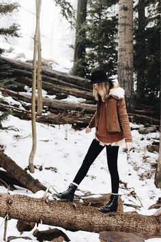 FP Me Stylist Of The Week: FPMeganJennifer | Free People Blog #freepeople Bohemian Winter Outfits, Winter Fashion College, Bohemian Winter, Travel Boots, Looks Pinterest, Quoi Porter, Stylish Winter Outfits, Casual Outfits For Teens, Snow Outfit