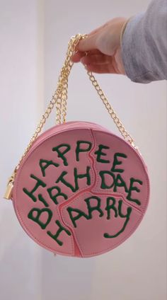 Harry Potter Pink Aesthetic, Harry Potter Present Ideas, Harry Potter Stuff To Buy, Harry Potter Bags, Harry Potter Purse, Harry Potter Bag, Harry Potter 6, Игрушки Funko Pop, Stile Harry Potter