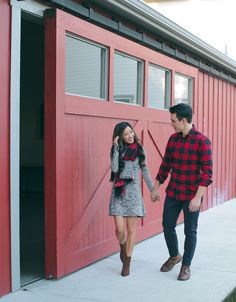 holiday couple family christmas card photos outfit idea Christmas Outfits Dressy, Christmas Outfit Inspiration, Pumpkin Patch Outfit, Extra Petite, Christmas Outfits Women, Outfit Primavera, What To Wear Today