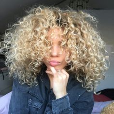 Blonde On Curly Hair, Dye For Brown Hair, Mixed Curly Hair Styles, Ideal Friend Group, Cool Hair Color Ideas, Hair Dye Highlights, Hombre Hair, Dye Highlights, Different Shades Of Blonde