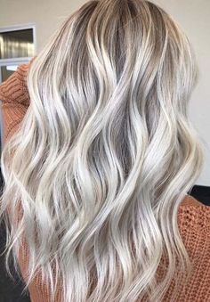 Current Blonde Hair Trends, Icy Platinum Blonde Hair With Lowlights, Cool Blonde With Lowlights, Champagne Hair Color, Brunette Blonde Highlights, Blonde Colors, Champagne Blonde Hair, Champagne Hair, Bright Blonde Hair