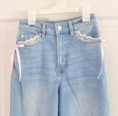 Coquette Pants, Coquette Jeans, Light Blue Jeans Outfit, Coquette Things, My New Era, Bow Jeans, Lace Jeans, Diy Clothes Hacks, Blue Jean Outfits