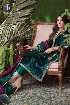 Farah Talib Aziz, Velvet Suit Design, Pakistani Dresses Casual, Pakistani Fashion Party Wear, Velvet Suit, Kurti Designs Party Wear