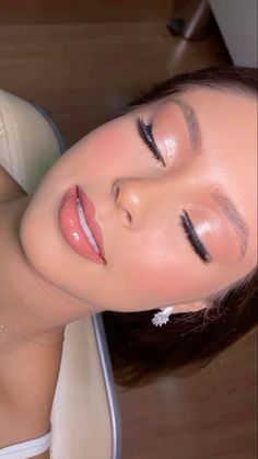 Simple Elegant Prom Makeup, Peach Soft Glam Makeup, Bridal Shower Outfits, Make Leve, Natural Prom Makeup, Make Clean, Glam Wedding Makeup, Prom Eye Makeup