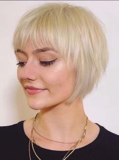 Pixie Bob Haircut Ideas for 2024 - Trendy Short Hairstyles for a Stylish Look Pixi Bobs For Fine Hair, Bixie Colour Hair Colors, Very Short Bob With Bangs, Hair Color Ideas Short Hair, Back To School Braids, Short Pixie Bob Haircuts, Pageboy Haircut, School Braids, Short Haircuts With Bangs