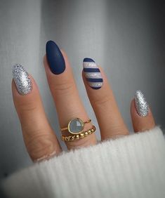 January 2023 Nails, Early December Nails, New Year Nails Design 2022, Navy And Silver Nails, Winter Nails Gel, Blue And Silver Nails, Christmas Gel Nails, Smink Inspiration, Her Nails