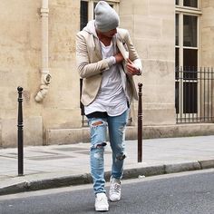 Downtown ❓❗️▫️ by @champaris75 #champaris75 #champaris Mens Street Style Winter, Classy Men, Mens Fashion Inspiration, Mens Fashion Urban, Streetwear Mens, Urban Street Style, Dope Fashion, Urban Street, Autumn Street Style