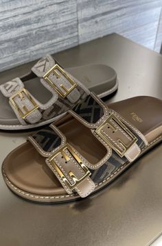 Fendi Feel Sandals, Stylish Flat Shoes, Luxury Designer Shoes, Nike Air Shoes, Shoes Sneakers Nike