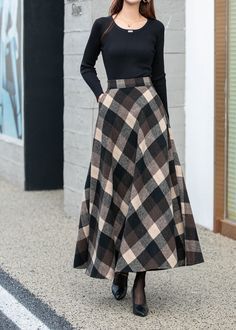 #Winteroutfit #fashion #fashionista #outfits #outfitoftheday #outfitstyle #outfitideasforwomen #outfitidea #outfits4school #midiskirtoutfits #mididenimskirtoutfit #winterOutfitmidiskirt #1 Outfit Ideas Skirt, Outfits Skirt, Skirts Outfits, Dress Skirts