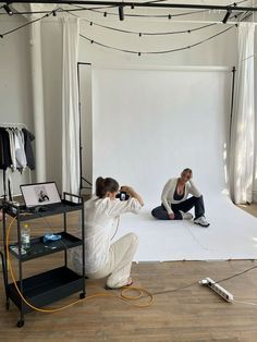 Photographer Studio Aesthetic, Photography Studio Setup Aesthetic, Wedding Stylist Business, Photo Shoot Behind The Scenes, Behind The Scenes Photoshoot Aesthetic, Photography Shed Studio, Small Photography Studio Ideas, Content Photoshoot Ideas