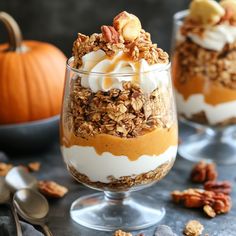 25 Delicious Thanksgiving Breakfast Recipes to Start Your Holiday Right - My Money Cottage Thanksgiving Breakfast Recipes, Pumpkin Spice Smoothie Bowl, Pumpkin Spice Smoothie, Spinach Breakfast, Cranberry Orange Scones, Thanksgiving Breakfast, Goat Cheese Tart, Cranberry Orange Muffins, Orange Muffins