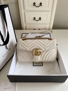 Black Gucci Purse, Gucci Marmont Bag, Gucci Purse, Luxury Shoes Women, Nice Boy, Happy Fashion, Bv Bag