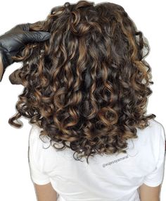 Curly Hair Winter Color, Thick Highlights, Dark Highlights, Highlights Curly, Curly Color, Dark Curly Hair, Dyed Curly Hair, Natural Curly Hair Cuts, Highlights Curly Hair