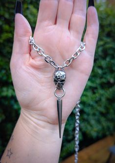 Gothic skull and long spike chain necklace 💀 This necklace is made of 100% stainless steel so is completely waterproof and won't tarnish or discolour! Available in various sizes: Small (shown in photographs) Measures 16 inches and comes with a 2.5 inch extension chain  Medium  Measures 18 inches and comes with a 2.5 inch extension chain  Large  Measures 20 inches and comes with a 2.5 inch extension chain  Please don't hesitate to contact me with any queries or suggestions 😊 Comes gift wrapped Gothic Skull, Pendant Necklaces, Halloween Shopping, Favorite Jewelry, Necklace Etsy, Jewelry Necklace Pendant, Beauty Book, Chain Necklace, Jewelry Necklaces