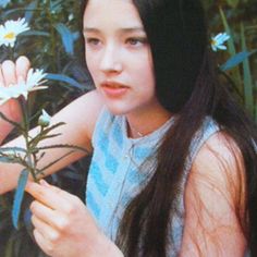 Olivia Hussey, Swimsuits Photoshoot, Romeo And Juliet, Classic Beauty, Old Hollywood, A Girl, Pretty People, Beautiful People, Actresses