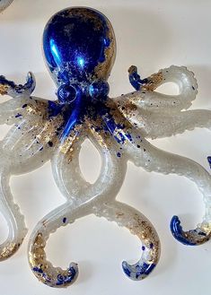 Stunning metallic Blue and White pearl shimmer resin Octopus adorned with stunning metallic gold accents. This handcrafted octopus sculpture embodies the beauty of the sea, featuring a captivating blend of metallic blues and pearlescent hues. A unique piece of art, handmade with love by me.  Minor imperfections may exist. I will always endeavour to show these in photos. Please contact me if you have any issues with any items.  *Please note that colours can display differently depending on your c Resin Octopus, Octopus Sculpture, Sculpture Wall, Metallic Blue, Art Handmade, Gold Pearl, Blue And Gold, White Pearl, Resin Crafts