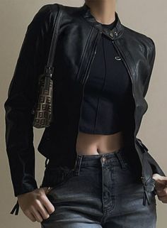 Look 80s, Moto Leather Jacket, Leather Jacket Outfits, Collar Neck, Pop Rock, Grunge Style, 가을 패션, Black Leather Jacket, Casual Style Outfits