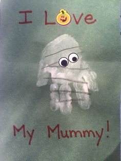 Handprint mummy's I Love My Mummy Craft, Easy Halloween Crafts Toddlers, Mummy Handprint Craft, Halloween Toddler Handprint Crafts, Mummy Art For Toddlers, Halloween Art Projects For Infants, October Art For Infants, October Infant Activities, Halloween Crafts For Toddlers Handprint