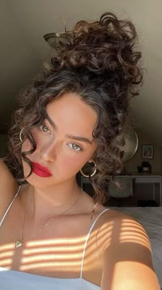 Thalia Dimopoulos - Too Much Curly Hair Photos, Curly Bangs, Hairdos For Curly Hair, Curly Hair Inspiration, Foto Poses, Curly Hair Cuts, Curly Girl, Reference Photos