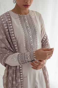 Pakistani Salwar, Dresses Design, Summer 25, Casual Indian Fashion, Pakistani Fancy Dresses, Chique Outfits, Beautiful Pakistani Dresses, Salwar Kamiz, Desi Clothes