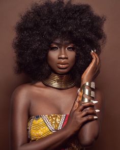 African Poses, Afro Photoshoot Black Women, Afro Hair Tips, Curly Hair Sew In, Skin Model, African Models