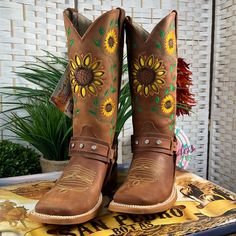 Fast Shipping All Items Ship Same Or Next Business Day From My Personal Collection I’ve Had These Gently Stored Since Feb. 2023 Brand New. Never Worn- (Too Big) In Original Box Size: 6.5 Women's Mexican Boot. Leather Sunflowers Embroidered Boot. Artisanal Women Boot. Western Boot. Cowgirl Authentic Boot. 100% Genuine Leather Embroidered Sunflowers Call Out: None Comes From Smoke Free/Pet Friendly Home Please, No Trades Or Exchanges All Sales Are Final This Item Will Be Wrapped Gently And Shipped In A Poly Mailer As Well As A Box/Maileri Will Try To Use Recycled Packaging When Possible Thank You! Check Out Our Closet For: Casual Car Embroidered Sunflowers, Sunflower Boots, Mexican Boots, Women Boot, Girl Boots, Quince Ideas, Embroidered Boots, Poly Mailer, Western Boot