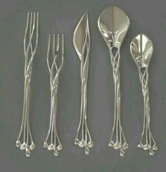 four forks, two spoons and one knife are arranged in the shape of flowers