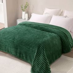 The cozy fleece blanket features its ultra soft, warm and breathable fabric. It not only provides you enough warmth and coziness, but also keeps you from breaking out in sweat in summer night. The soft bed blanket could be used as a warm coverlet/bedspread in bedroom, living room and guestroom. It is also a perfect car accessory for outdoor activities, including camping, picnic, backpacking and long trip. The well designed pattern on this luxury blanket make this item stand out from normal plain Jacquard Bedding, Green Blanket, Couch Throw Blanket, Soft Bed, Car Accessory, Camping Picnic, Luxury Blanket, Summer Night, Green Pattern