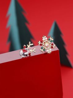 Christmas Jewellery Photography, Christmas Jewelry Photography, Jewelry Website Design, Snowflake Decor, Business Card Design Creative, Snowflake Decorations