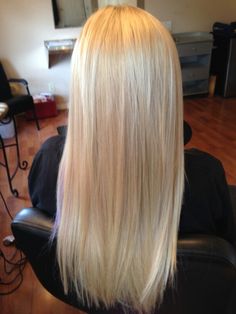 Diamond Blonde Hair, Layered Haircuts Bob, Glamour Hairstyles, Bob Pixie Haircut, Medium Length Layered Haircuts, Bob Pixie