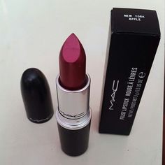 Mac New York Apple Mac Makeup Lipstick, Best Mac Makeup, Best Mac Lipstick, Frosted Lipstick, Bts Reaction, Lipstick Kit