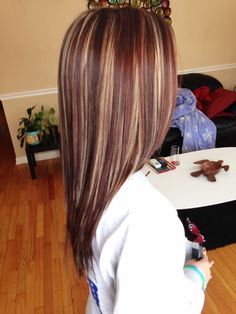 Hair Color Red Highlights, Brown Hair With Highlights And Lowlights, Hair Highlights And Lowlights, Top Hairstyles, Burgundy Hair, Hair Color Highlights, Brown Blonde Hair, Hair Color And Cut