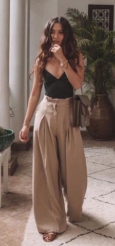 an example of how to color coordinate outfits for women's photos using this easy technique Summer Outfit Guide, Sukienki Maksi, Mode Boho, Inspired Outfits, 가을 패션, Cute Summer Outfits, Looks Style