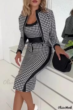 OliviaMark - Zeitgenössisches dreiteiliges Set mit lässigem O-Ausschnitt und langen Ärmeln mit schwarzem Druck und Patchwork Houndstooth Fabric, Mid Skirt, Rock Outfit, Long Sleeve Outerwear, Black Houndstooth, Jacket Vest, Vest Coat, Three Piece Suit, Long Sleeves Coats