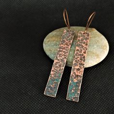 This long copper earrings are a charm Hand cut from copper sheet, then using a ball hammer I gave it that rustic texture, finally applying patina to get that aged boho appearance that gives them so much personality. A simple design that you will love. The ear wires are made by me in copper, they are very light and comfortable to wear. If you are sensitive to metal and prefer sterling silver wires you also have the option to select. All the items of my store are designed and manufactured by me. Beautiful pieces handmade one by one in an artistic way and not mass produced. Unique pieces made with a lot of detail and love. Due to this there might be slight differences in each piece. 💯 I ensure that the pieces always have quality control and that they reach you in perfect condition. Likewise, Hammered Copper Earrings, Patina Copper, Copper Gifts, Rustic Texture, Hammered Earrings, Copper Sheets, 7th Anniversary, Copper Patina, Hammered Copper