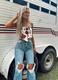 37 Birthday Outfit Ideas For Women, Trendy Rodeo Outfit, Country Concerts Outfits Women, Outfit Ideas Concert Music Festivals, Miranda Lambert Concert Outfit What To Wear, Hot Cowgirl Outfit Summer, Hot Western Outfits, Morgan Wallen Concert Outfit Winter, How To Style A Little Black Dress