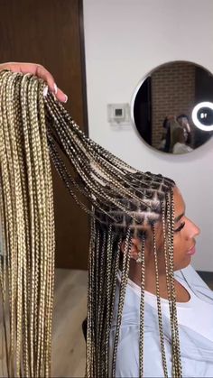 Ash Brown Knotless Braids, Black To Blonde Braids Black Women, Blonde Blend Braids, Blond And Black Mixed Braids, Brown Blonde Black Braids, Blonde Braids Mixed With Black, Box Braid Blonde And Black, Braiding Hair Colors, Black Box Braids