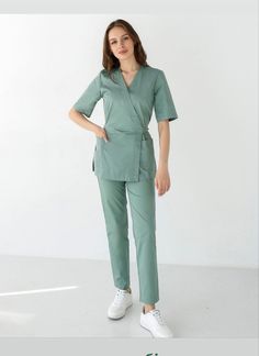 Nanny Uniform Modern, Scrub Sets For Women, Scrub Ideas Medical, Scrub Uniform Ideas, Scrubs Uniform Cute Medical, Spa Uniform Ideas, Dentist Uniform, Beauty Therapist Uniform, Fashionable Scrubs