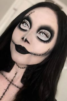 Witch Makeup Halloween Scary, Fun Make Up Looks Halloween, Easy Halloween Ideas For Women, Halloween Face Make Up Ideas, Halloweenmakeup Ideas Easy, Scary Female Halloween Makeup, Face Art Makeup Halloween, Scary Make Up Halloween, Easy Make Up Ideas For Halloween