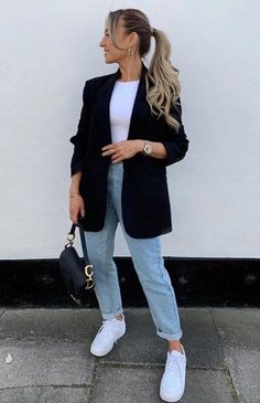 Semi Casual Outfit, Skandinavian Fashion, Semi Casual, Easy Chic, Work Fits, Casual Chic Outfit, Casual Work Outfits, Looks Chic, Tshirt Outfits