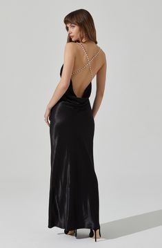 Pearl straps maxi dress
Satin fabrication, V-neckline
Pearl hardware straps adjustable & detachable at back
Low cowl back
Dry clean only
100% Viscose
Style #ACDR102421