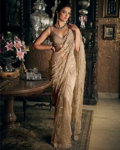 Modern Blouse Designs For Fancy Saree, Net Saree Look Modern, Stylish Sarees Party Wear, Gold Sequin Saree, Sequin Saree Party Wear, Saree Styles Modern, Sari Design, Sequin Saree, Crystal Embroidery